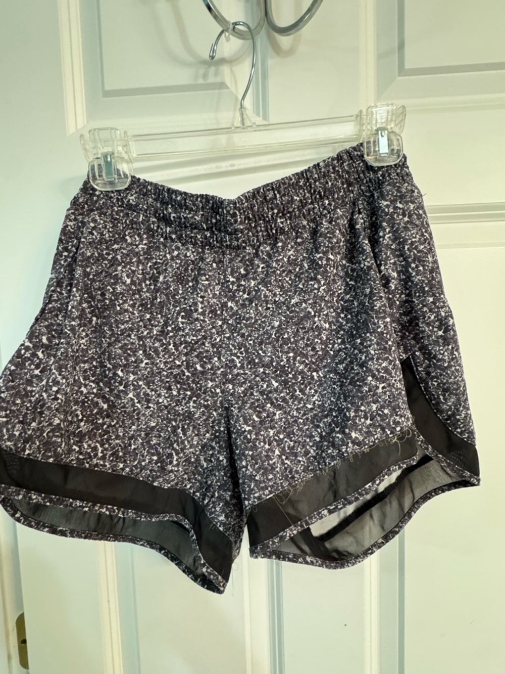 Athleta Black & White Speckled Athletic Mesh Racer Run Mid Rise 4" Short